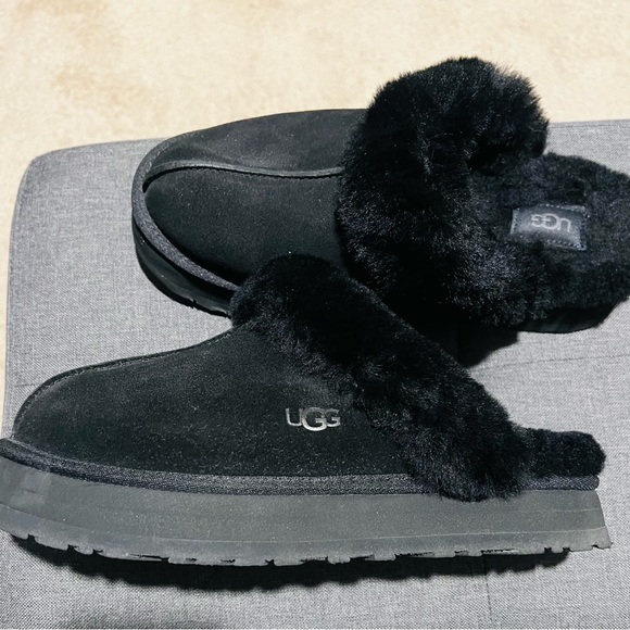 UGG®, the Disquette Suede Fur Platform Slippers - Picture 3 of 4
